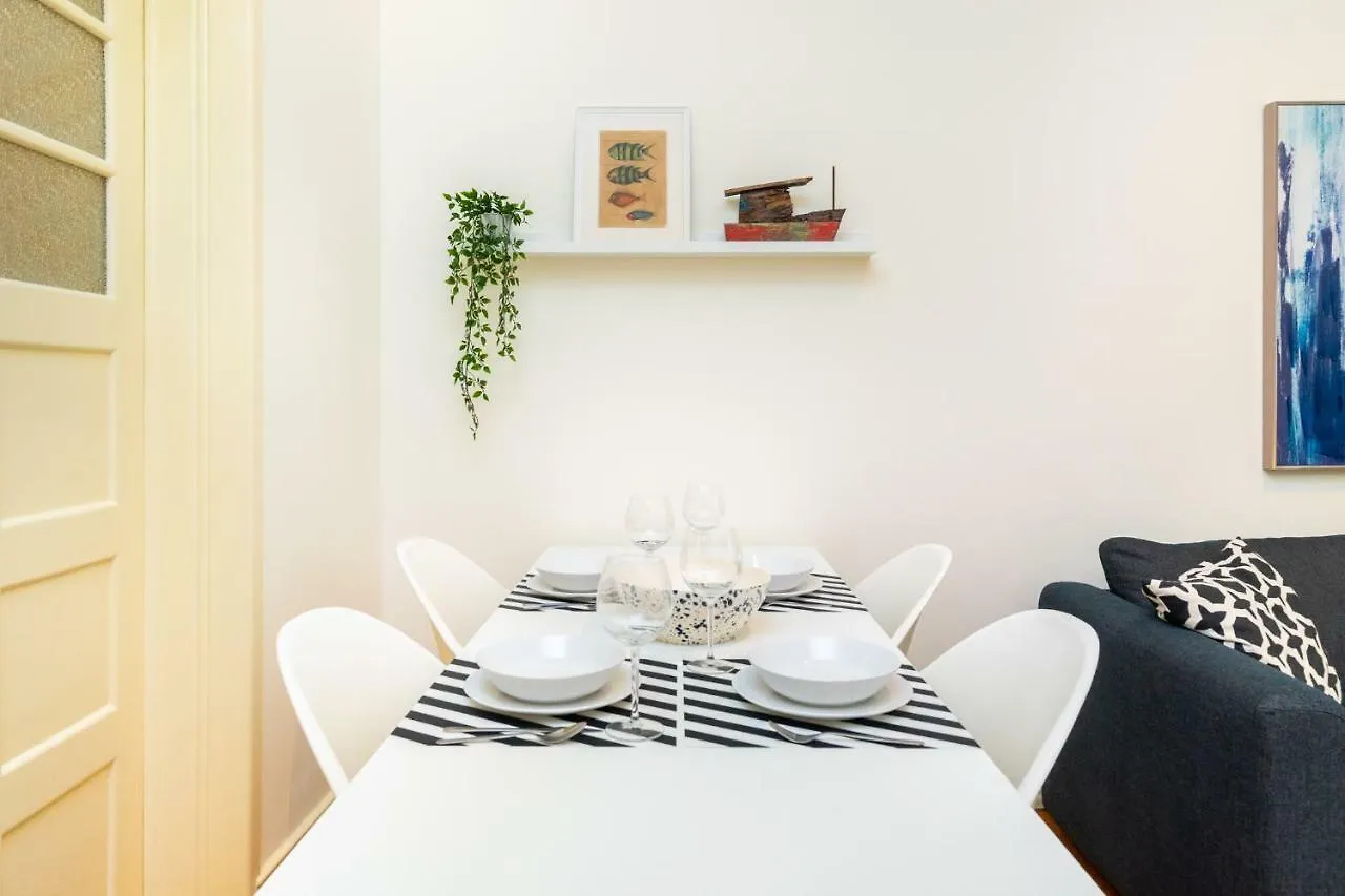 Whome Hideaway Family Apartment #1E Lisbon